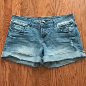 Lightwash Jean Shorts. Two buttons.